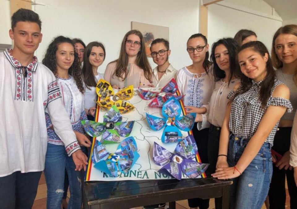 O elevă a Colegiului Economic, printre câștigătorii unui concurs despre drepturile consumatorului