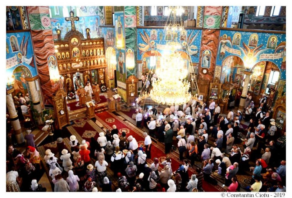 Liturghie arhierească la Catedrala cu hramurile „Nașterea Maicii Domnului” și „Sfinții Români” din Gura Humorului