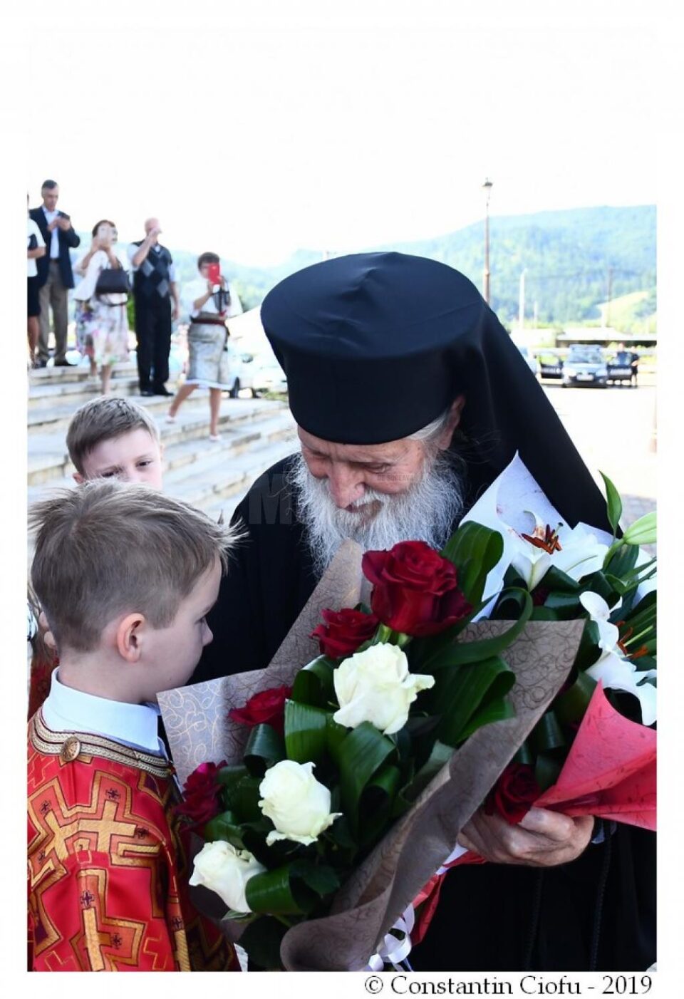 Liturghie arhierească la Catedrala cu hramurile „Nașterea Maicii Domnului” și „Sfinții Români” din Gura Humorului