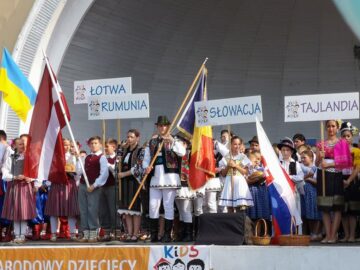 Ansamblul „Balada Dornelor”, la un festival internațional de folclor, în Polonia