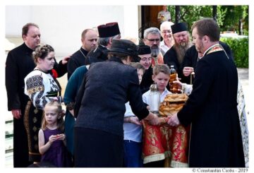 Liturghie arhierească la Catedrala cu hramurile „Nașterea Maicii Domnului” și „Sfinții Români” din Gura Humorului