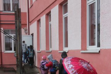 Asigurarea pazei în școli este finanțată de primărie