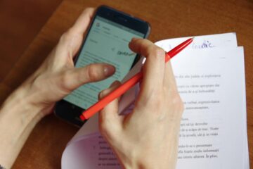 Doi candidați din județ au fost eliminați din examenul de bac, după ce le-au sunat telefoanele în timpul probei