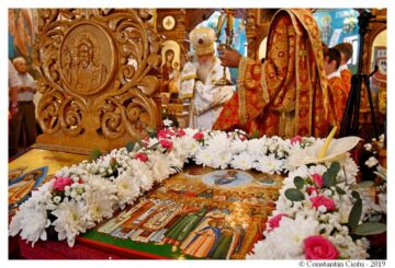 Liturghie arhierească la Catedrala cu hramurile „Nașterea Maicii Domnului” și „Sfinții Români” din Gura Humorului