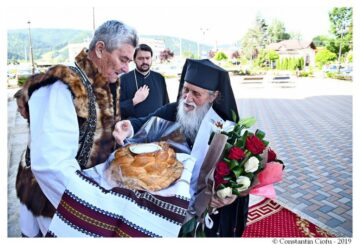 Liturghie arhierească la Catedrala cu hramurile „Nașterea Maicii Domnului” și „Sfinții Români” din Gura Humorului