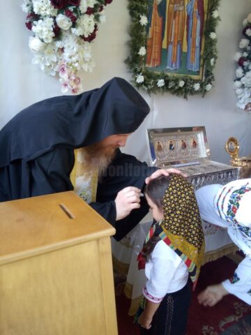 Micuța Maria, miruită de părintele Ieremie