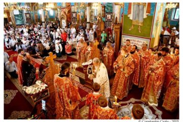 Liturghie arhierească la Catedrala cu hramurile „Nașterea Maicii Domnului” și „Sfinții Români” din Gura Humorului