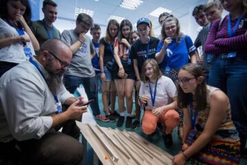 80 de liceeni cu performanțe deosebite vor fi selectați pentru tabără