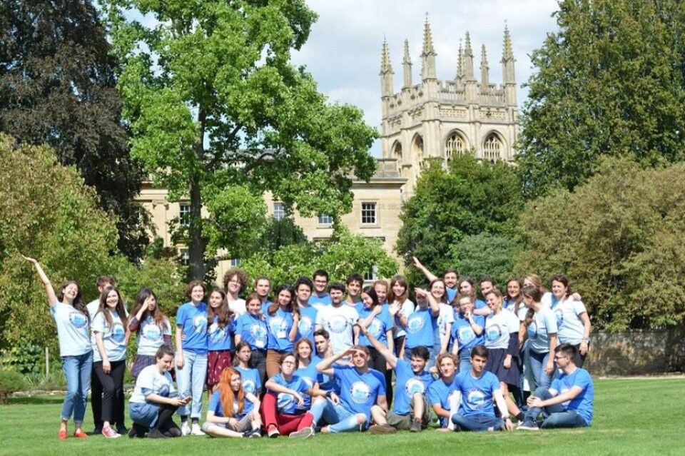 Patru elevi din județ au fost admiși la școala de vară de la Universitatea din Oxford Patru elevi din județ au fost admiși la școala de vară de la Universitatea din Oxford
