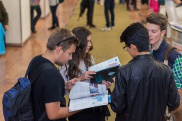 Sesiune de admitere pe loc, la 17 universități din Marea Britanie, Olanda și România