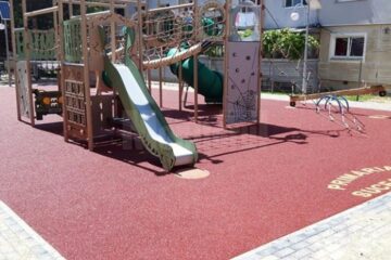 Locul de joacă de pe strada Amurgului din cartierul Burdujeni