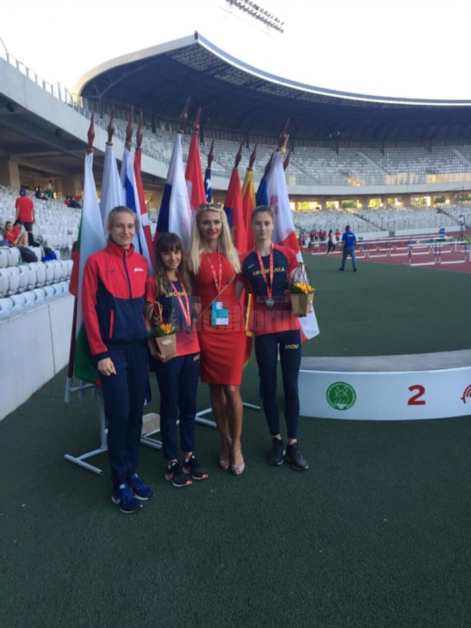 Antrenoarea Erzilia Timpau alaturi de cele trei sportive ale sale la Balcaniada de la Cluj Antrenoarea Erzilia Timpau alaturi de cele trei sportive ale sale la Balcaniada de la Cluj