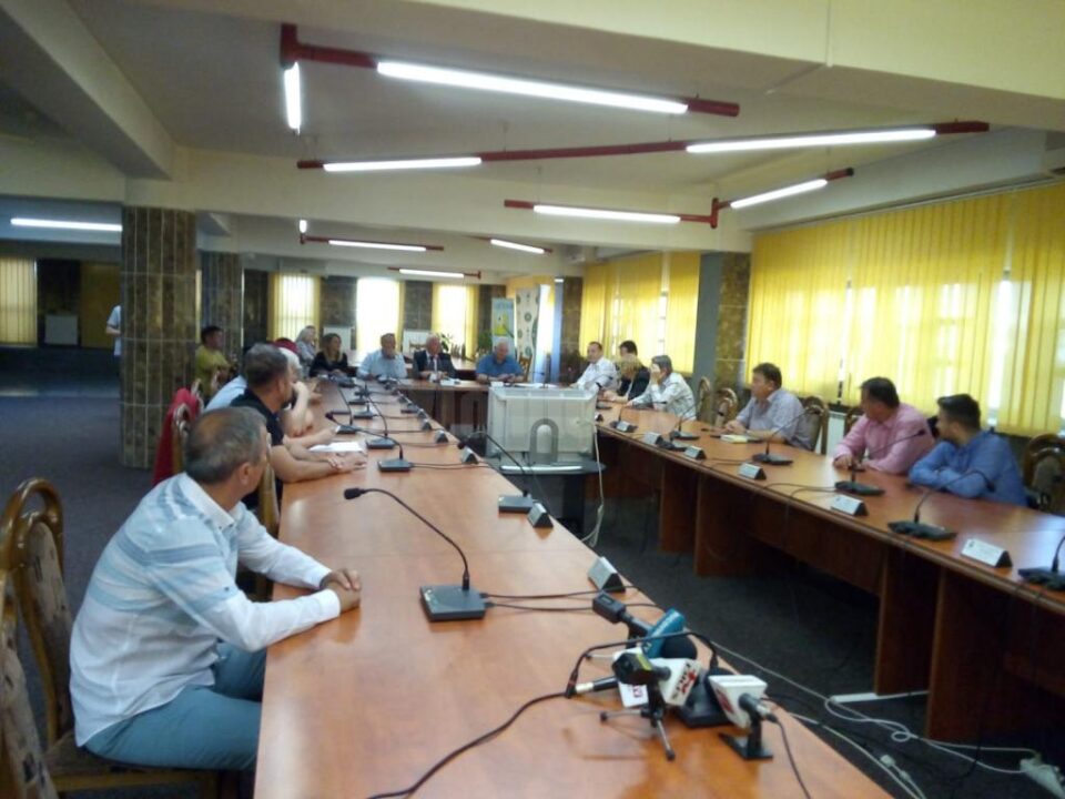 Ieri, consilierii locali au votat în unanimitate documentația care va fi înaintată către Guvern în vederea emiterii unei hotărâri pentru transferul gratuit al celor două parcuri