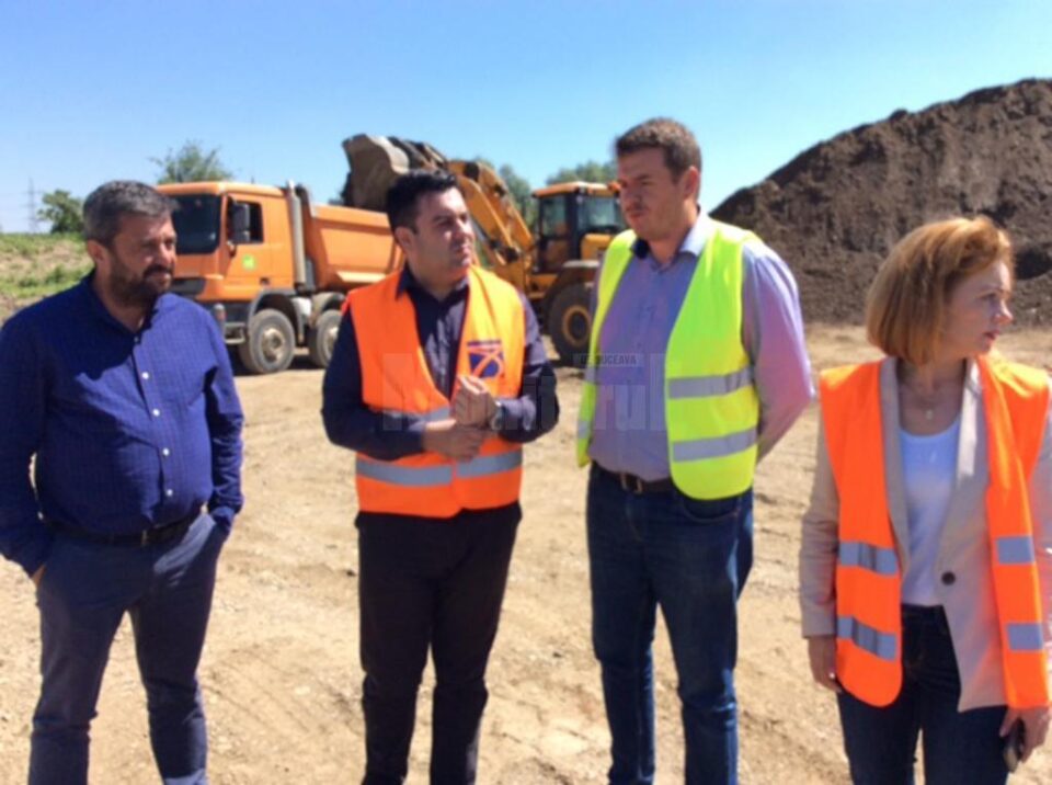 Ministrul Răzvan Cuc a verificat stadiul de execuție al lucrărilor la „Centura municipiului Rădăuți” Ministrul Răzvan Cuc a verificat stadiul de execuție al lucrărilor la „Centura municipiului Rădăuți”