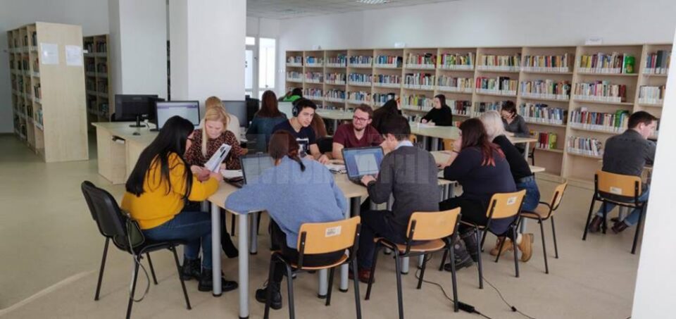 Universitatea recompensează studenții merituoși