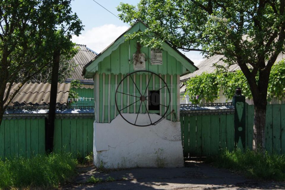 Un copil de 2 ani a scăpat nevătămat după ce a căzut într-o fântână adâncă de 8 metri Un copil de 2 ani a scăpat nevătămat după ce a căzut într-o fântână adâncă de 8 metri