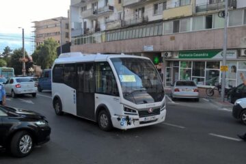 Autobuz electric al TPL, implicat într-un accident în Suceava