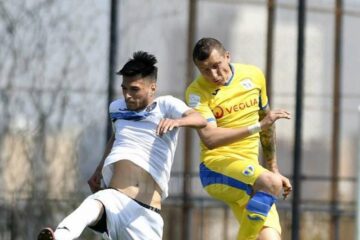 Alexandru Ichim (dreapta) are nu mai puțin de 101 meciuri jucate în Liga I