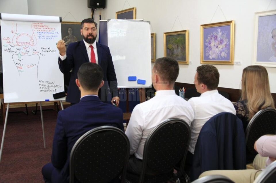 Conferința „Anatomie descriptivă, topografică, imagistică și funcțională a rădăcinilor nervilor spinali lombosacrali”, vineri, la Biblioteca „I. G. Sbiera”