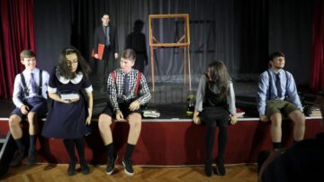 “O sută de rochii”, un spectacol al Trupei de teatru „Birlic” despre puterea de a schimba ceva