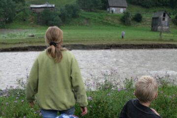 41 de copii abandonați așteaptă o familie care să-i adopte