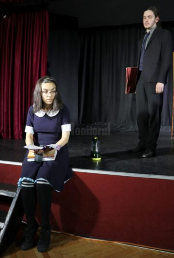 “O sută de rochii”, un spectacol al Trupei de teatru „Birlic” despre puterea de a schimba ceva