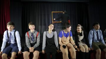 “O sută de rochii”, un spectacol al Trupei de teatru „Birlic” despre puterea de a schimba ceva