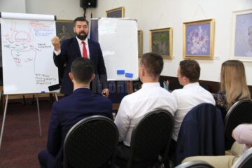 Conferința va fi susținută de Nicolae-Vlad Chihaia, directorul Nucleum Clinic