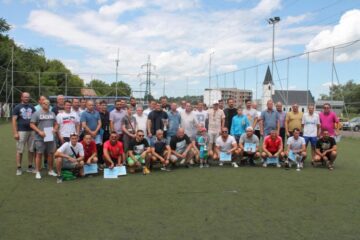 Poza de grupa cu laureatii editiei a XIII-a a Campionatului judetean de old-boys