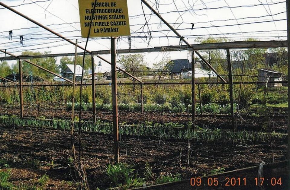 Sera care a fost distrusă în timpul lucrărilor de regularizare a pârâului Ruda din Dornești