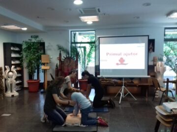 Curs de prim ajutor organizat de Asociația Culturală „Sfântul Mitropolit Dosoftei” și Asociația Tinerilor Ortodocși Suceveni