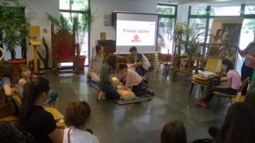 Curs de prim ajutor organizat de Asociația Culturală „Sfântul Mitropolit Dosoftei” și Asociația Tinerilor Ortodocși Suceveni