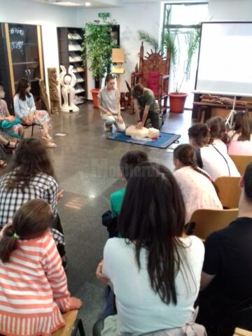 Curs de prim ajutor organizat de Asociația Culturală „Sfântul Mitropolit Dosoftei” și Asociația Tinerilor Ortodocși Suceveni