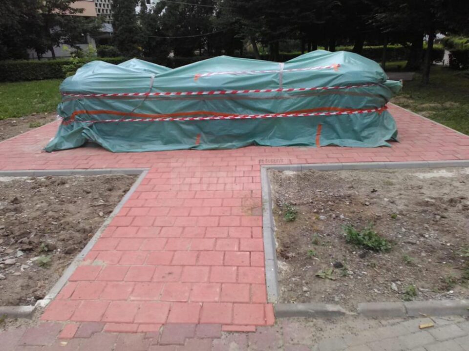 Montarea platformelor de gunoi semiîngropate se va finaliza la jumătatea lunii august