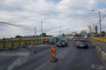 Lucrările pe podul de la Bazar au fost finalizate vineri seara, fiind reluat traficul pe patru benzi