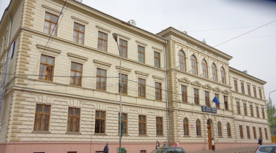 Colegiul "Național Ștefan cel Mare" Colegiul "Național Ștefan cel Mare"