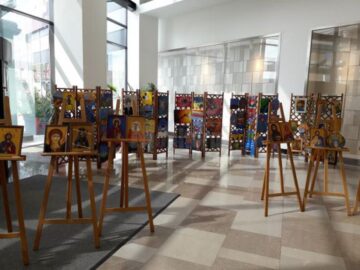 Peste 140 de lucrări, realizate de cei 105 copii aflați în Tabăra de creație „Micii iconari” Adâncata, pot fi admirate la parterul Iulius Mall
