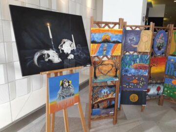 Peste 140 de lucrări, realizate de cei 105 copii aflați în Tabăra de creație „Micii iconari” Adâncata, pot fi admirate la parterul Iulius Mall