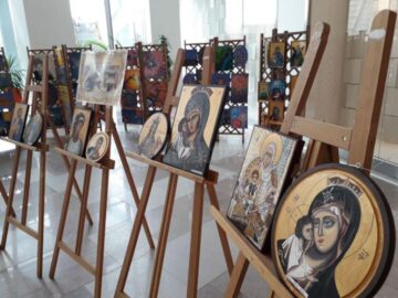 Peste 140 de lucrări, realizate de cei 105 copii aflați în Tabăra de creație „Micii iconari” Adâncata, pot fi admirate la parterul Iulius Mall