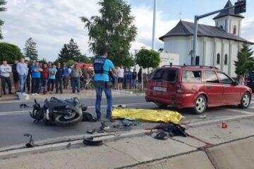 In urma impactului puternic cu autoturismul, tanarul nu a mai putut fi salvat