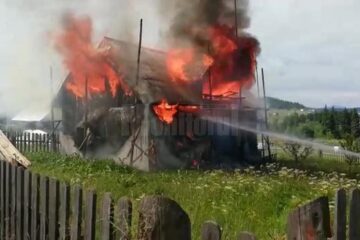 Casa în care locuiau cei doi a fost, în mare parte, distrusă