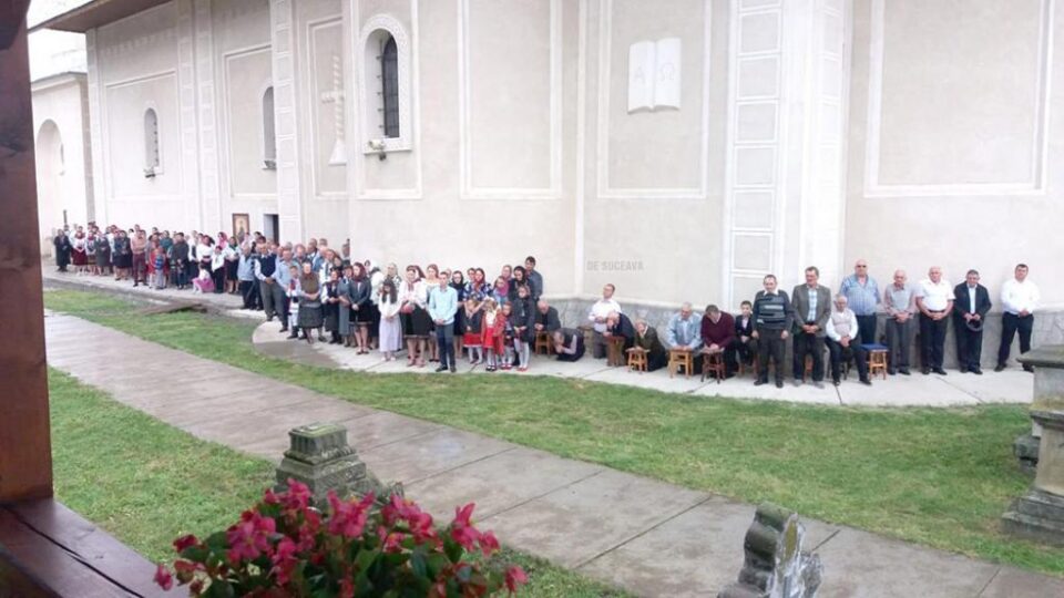Părintele profesor Vasile Mihoc a slujit și a conferențiat la Vicovu de Sus