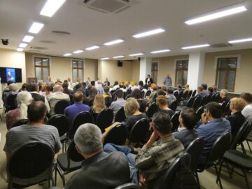 „Lapte și miere” - al doilea volum de amintiri al jurnalistului Neculai Roșca, lansat în prezența unui public numeros