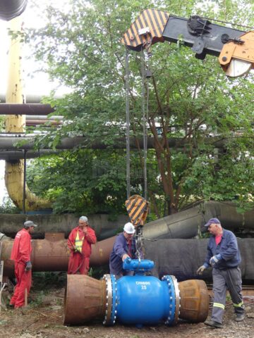 Montarea de vane de sectorizare pe conductele de agent termic primar de la CT II, de unde se bifurcă distribuția spre Burdujeni și restul orașului