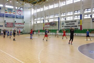 Handbaliștii Universității au revenit la antrenamente în efectiv complet