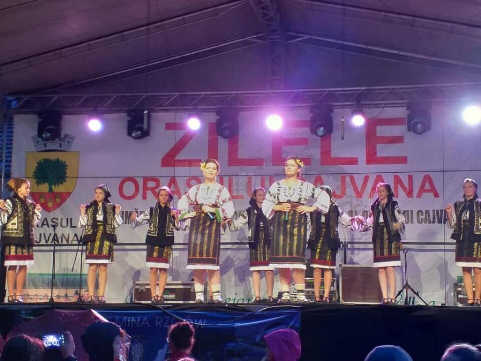 Festivalul folcloric „Din stejar, stejar răsare”, a VIII-a ediție, la Cajvana