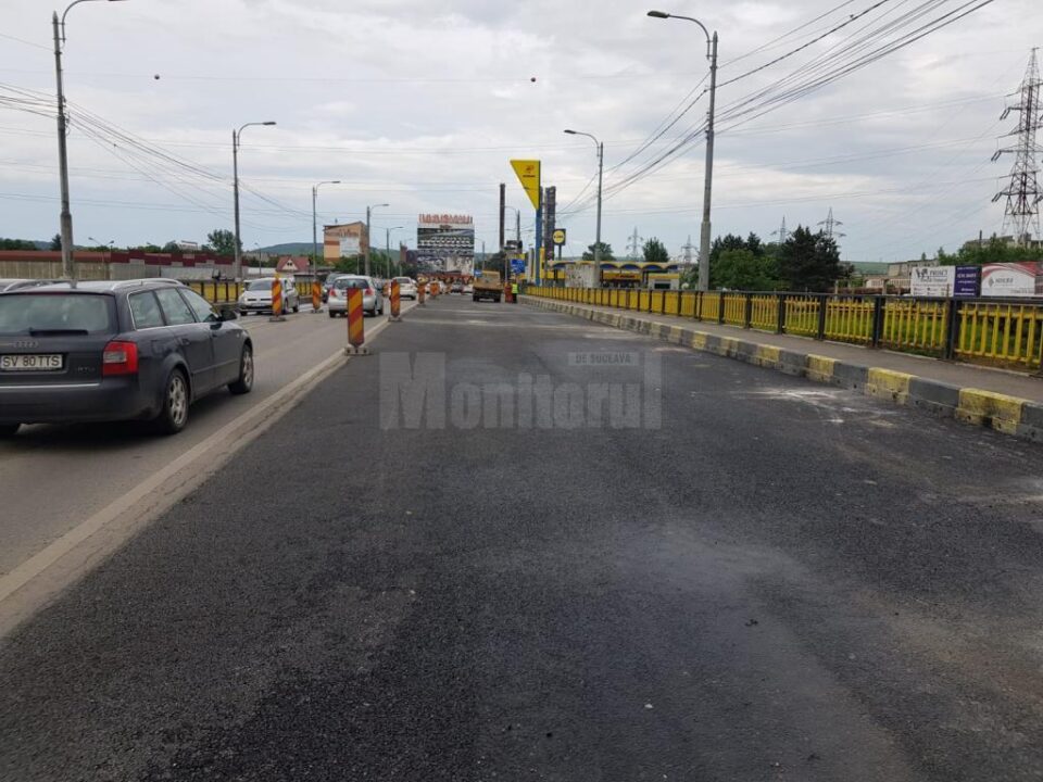 Pe podul de la Bazar, recent reabilitat, nu se mai montează borduri pentru separarea sensurilor de mers