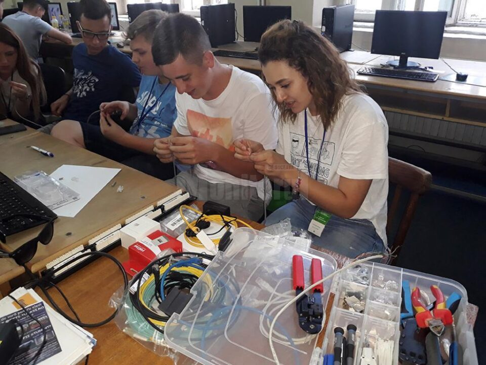 Elevii au putut experimenta la propriu viața de student în cadrul unei școli de vară