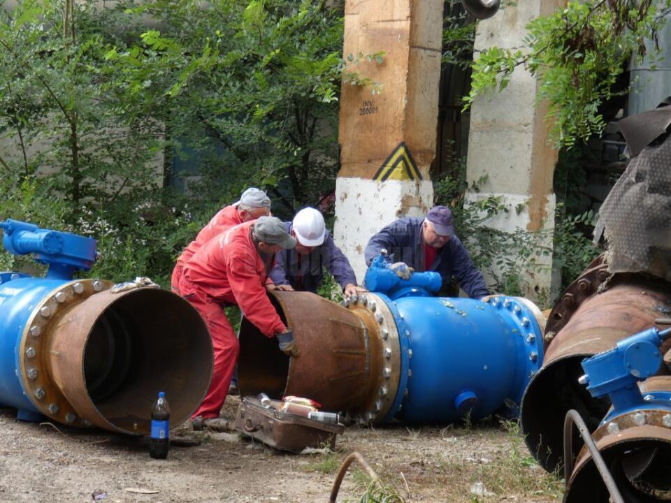 Montarea de vane de sectorizare pe conductele de agent termic primar de la CT II, de unde se bifurcă distribuția spre Burdujeni și restul orașului
