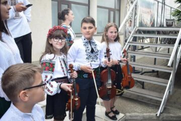 Două zile de evenimente culturale la Cajvana, în cadrul Festivalului folcloric „Din stejar, stejar răsare”, ediția a VIII-a